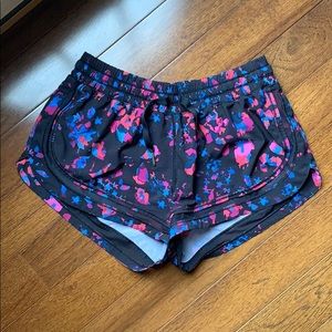 Lululemon Hotty Hot shorts | Black Multi-patterned